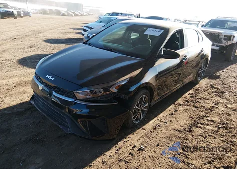 2024 Kia Forte Lxs z USA, uszkodzony, nr VIN 3KPF24AD6RE762038